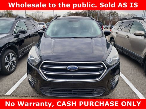Used 2018 Ford Escape SE w/ SE Sport Appearance Package image 3