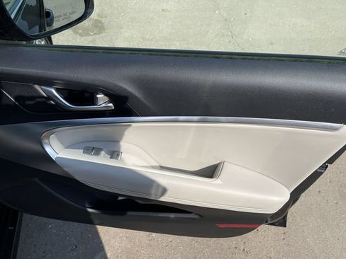 Used 2025 Genesis G70 2.5T RWD image 16