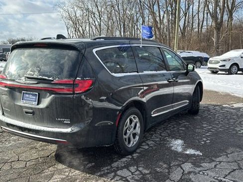 Used 2022 Chrysler Pacifica Limited image 4