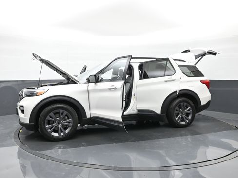 Used 2023 Ford Explorer XLT w/ Equipment Group 202A AWD/4WD image 49