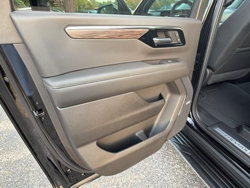 New 2026 Chevrolet Suburban LT w/ Comfort Package RWD image 17