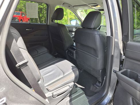 Used 2025 Nissan Pathfinder SL AWD/4WD image 28