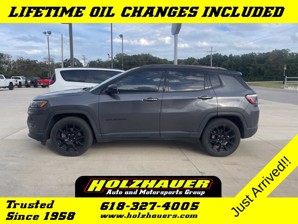 Used 2022 Jeep Compass Latitude FWD image 1