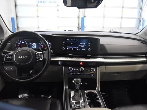 Used 2024 Kia Carnival LX FWD image 5