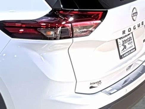 Used 2026 Nissan Rogue SV image 10