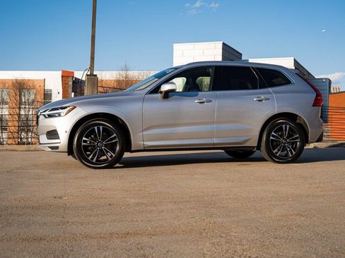 Used 2019 Volvo XC60 T5 Momentum w/ Premium Package image 3