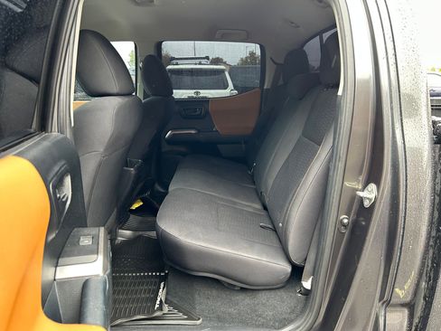 Used 2017 Toyota Tacoma SR5 w/ Tow Package AWD/4WD image 24