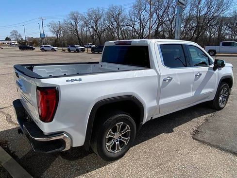 Used 2025 GMC Sierra 1500 SLT image 3