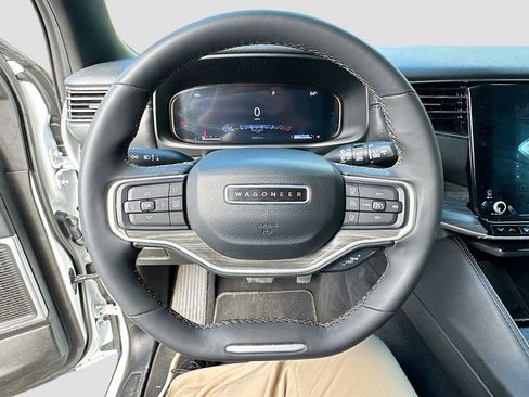 Used 2024 Jeep Wagoneer L Series II image 11