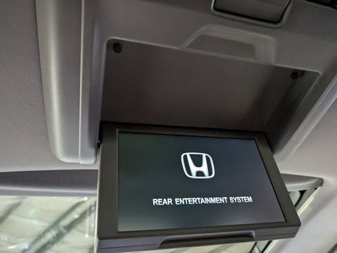 Used 2017 Honda Pilot Touring image 29