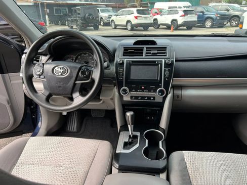 Used 2014 Toyota Camry LE image 11