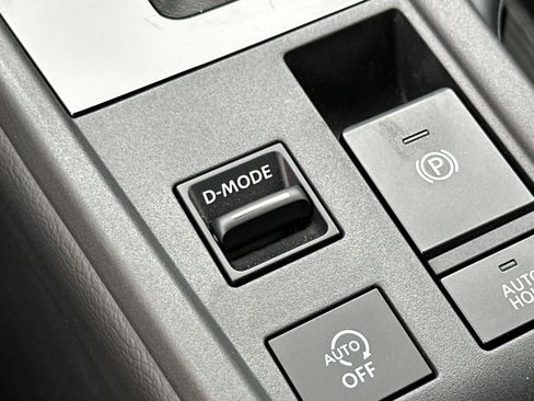 New 2026 Nissan Sentra SR w/ SR Premium Package FWD image 34