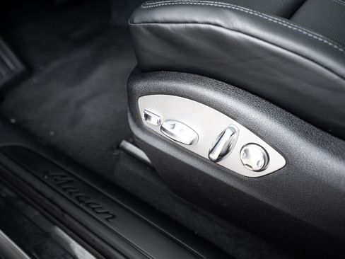Certified 2026 Porsche Macan AWD/4WD image 19