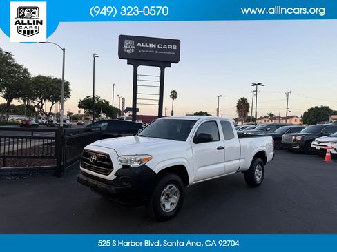 Used 2017 Toyota Tacoma SR RWD image 1