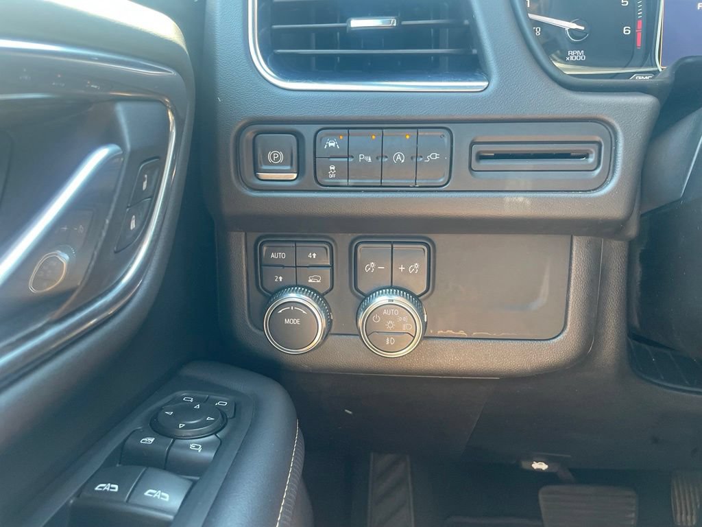 Used 2021 GMC Yukon XL SLT w/ SLT Premium Package AWD/4WD image 15