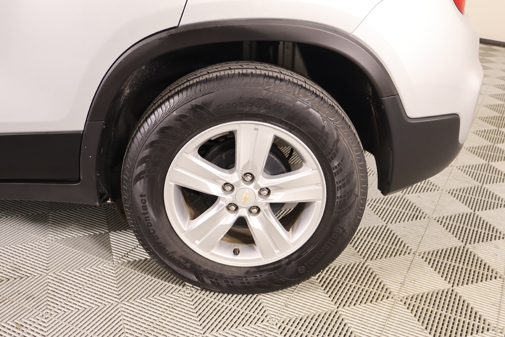 Used 2022 Chevrolet Trax LS w/ Tint and Cruise Package FWD image 17