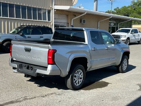 Used 2024 Toyota Tacoma SR5 AWD/4WD image 9