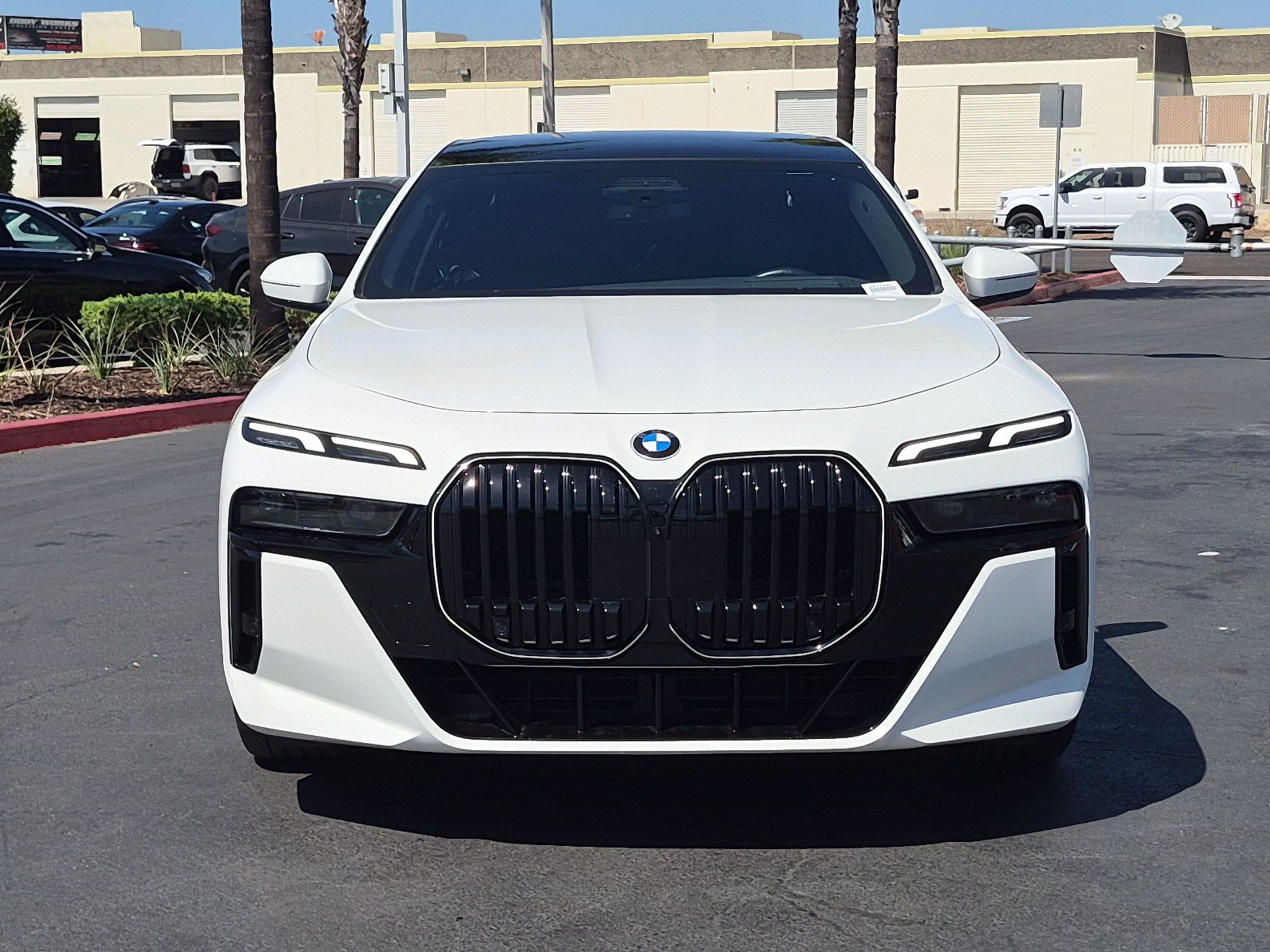 Used 2025 BMW 760i xDrive AWD/4WD image 3