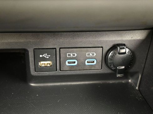 Used 2022 Toyota Highlander L image 21