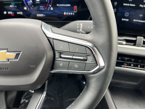 Used 2025 Chevrolet Equinox LT image 28