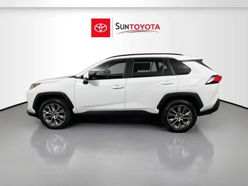 Used 2020 Toyota RAV4 XLE Premium image 7