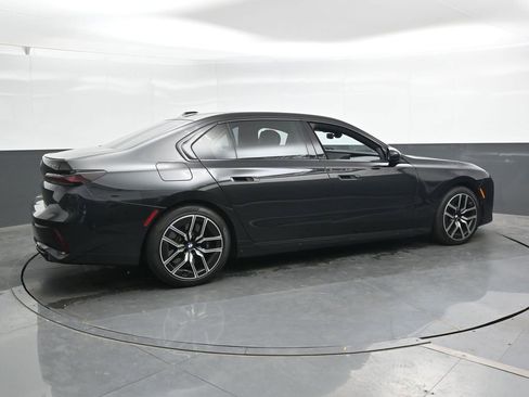 Used 2024 BMW 760i xDrive w/ Executive Package AWD/4WD image 2