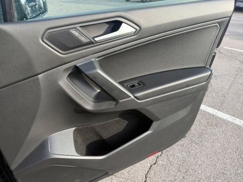 Used 2020 Volkswagen Tiguan SE R-Line image 16