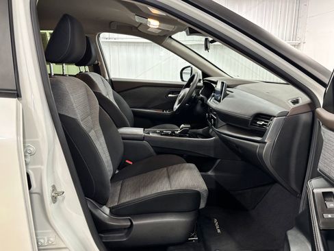 Used 2023 Nissan Rogue SV FWD image 21