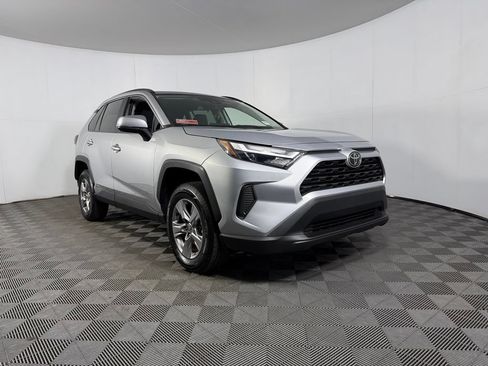 Used 2025 Toyota RAV4 XLE AWD/4WD image 3
