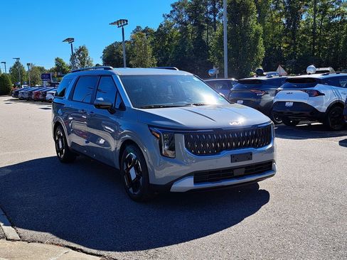 New 2026 Kia Carnival EX image 3