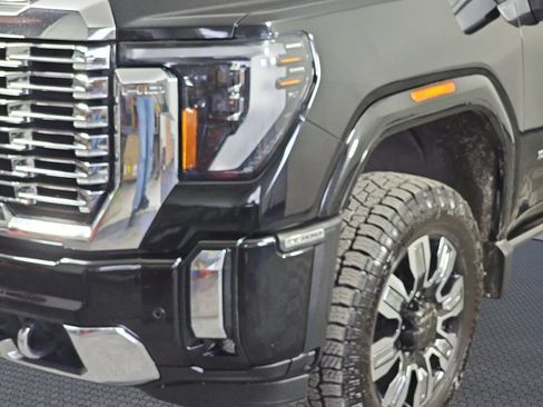 Used 2024 GMC Sierra 3500 Denali w/ Denali Reserve Package AWD/4WD image 9