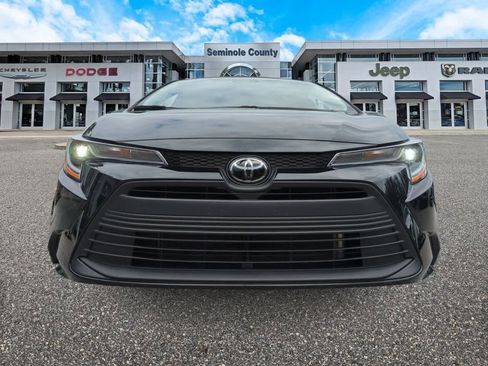 Used 2025 Toyota Corolla LE image 3