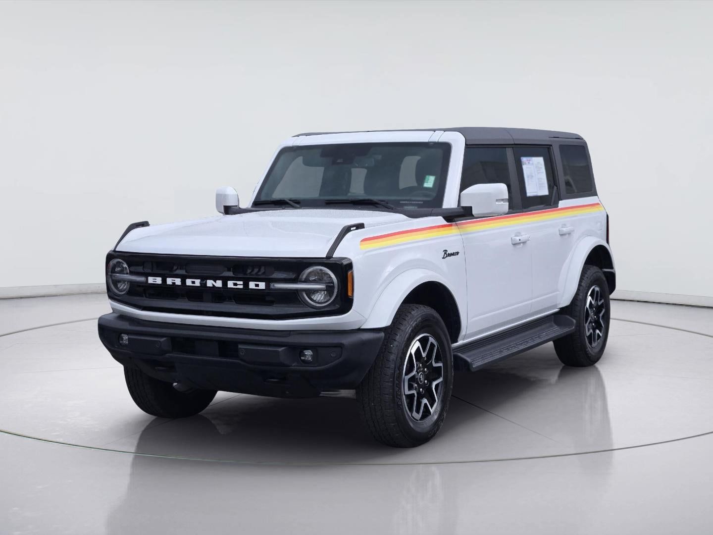 Used 2025 Ford Bronco Outer Banks AWD/4WD image 1
