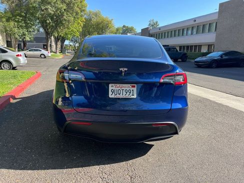 Used 2024 Tesla Model Y Long Range RWD image 5