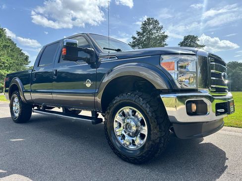 Used 2015 Ford F250 Lariat w/ Lariat Ultimate Package AWD/4WD image 3
