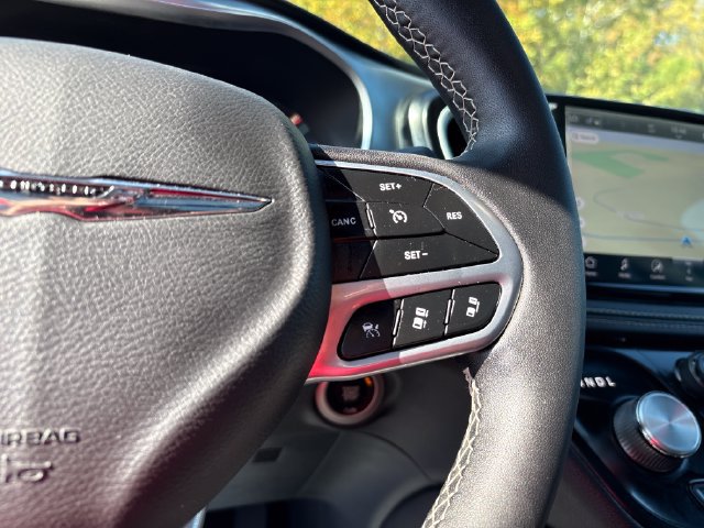Used 2026 Chrysler Pacifica Limited FWD image 41