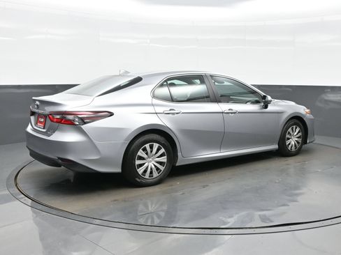 Used 2023 Toyota Camry LE FWD image 6