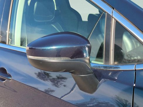 Used 2023 Chrysler Pacifica Touring-L image 15