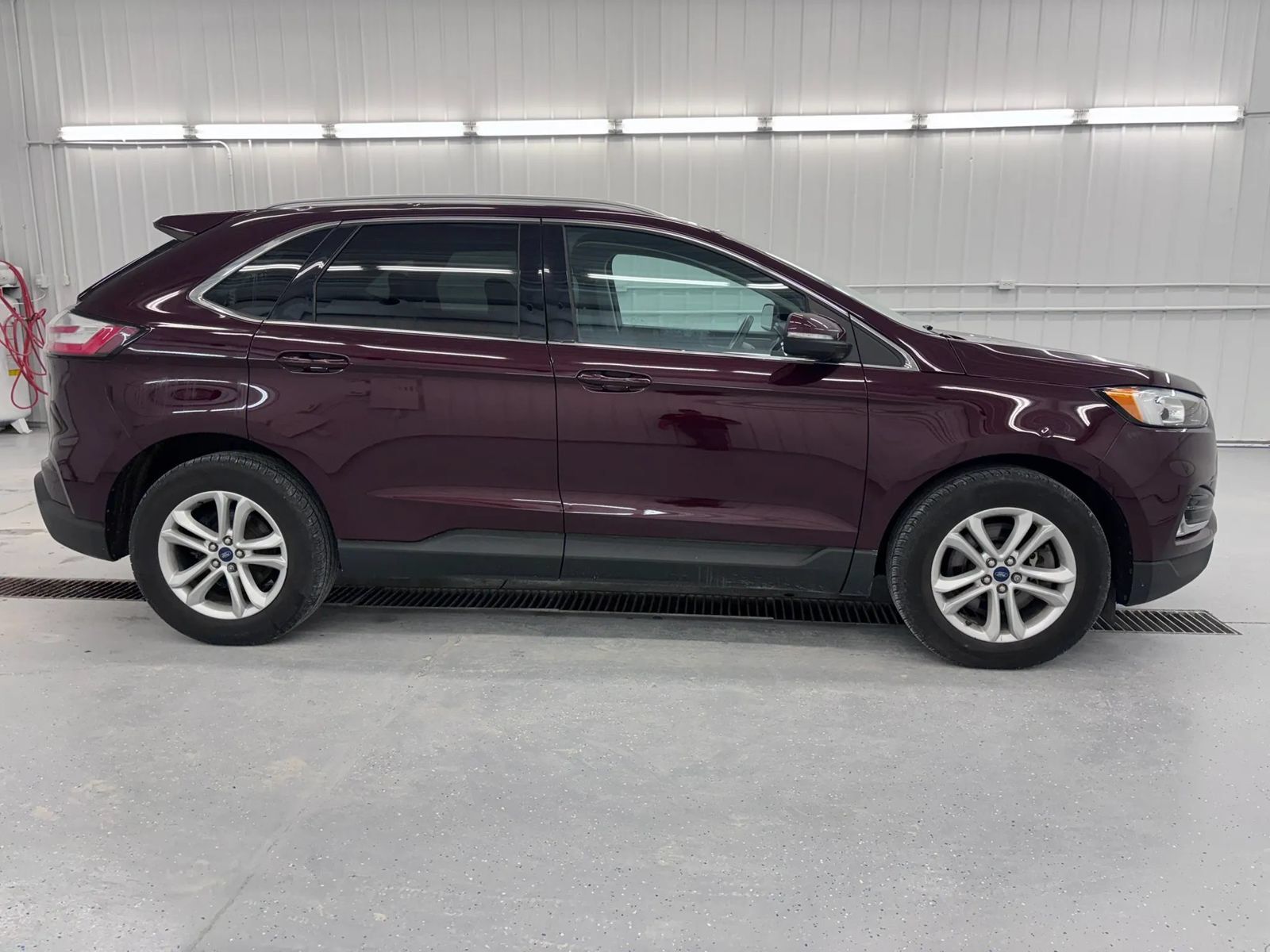 Used 2020 Ford Edge SEL w/ Convenience Package AWD/4WD image 2