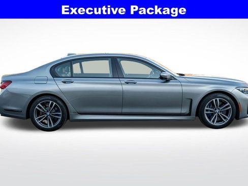 Used 2020 BMW 750i xDrive w/ Executive Package image 9