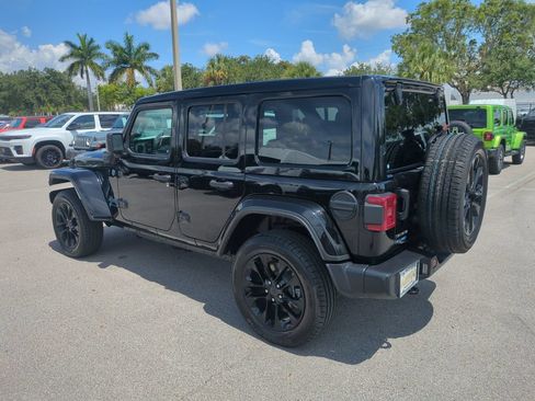 Used 2025 Jeep Wrangler Unlimited Sahara w/ Safety Group AWD/4WD image 8