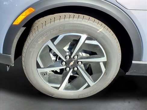 New 2026 Chevrolet Equinox EV LT image 19