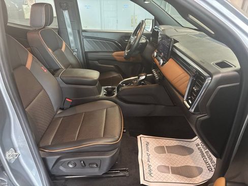 Used 2023 GMC Canyon AT4 w/ AT4 Premium Package AWD/4WD image 13