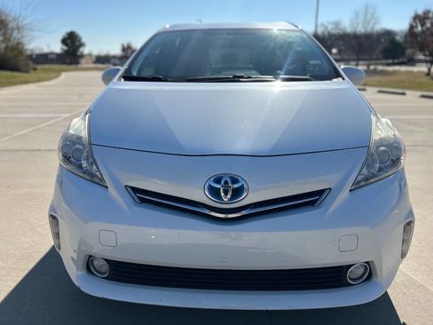 Used 2013 Toyota Prius V Two image 3