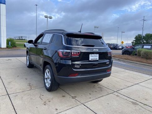 Used 2025 Jeep Compass Latitude AWD/4WD image 9