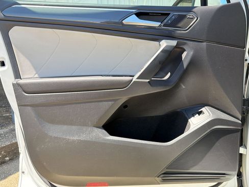 Used 2018 Volkswagen Tiguan SEL Premium w/ R-Line Package image 20