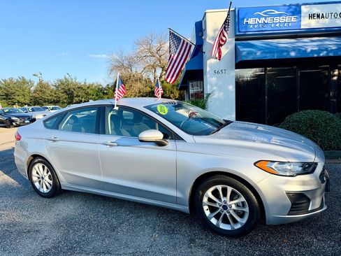 Used 2019 Ford Fusion SE image 8