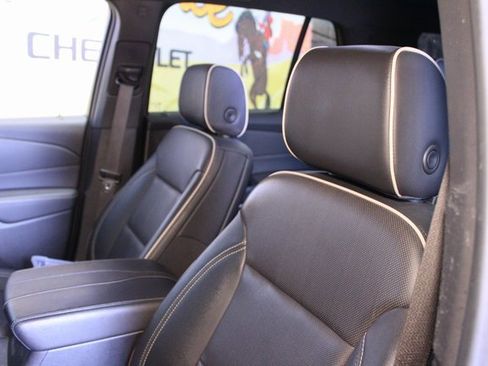 Used 2023 Chevrolet Traverse Premier image 20