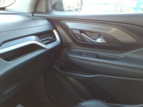 Used 2022 GMC Terrain SLT image 26