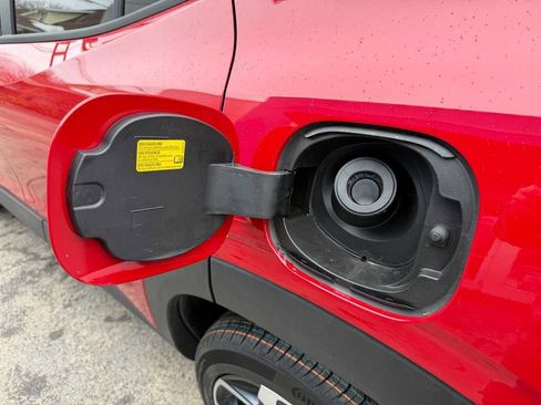 New 2026 Chevrolet Trax RS w/ Sunroof Package image 21